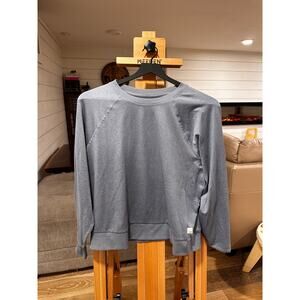 Vuori Women's Long-Sleeve Halo Crew in the Flint Heather - Size Medium